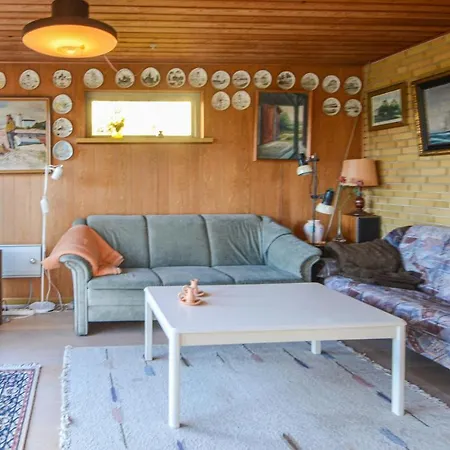 2 Bedroom Beautiful In בית נופש Fur