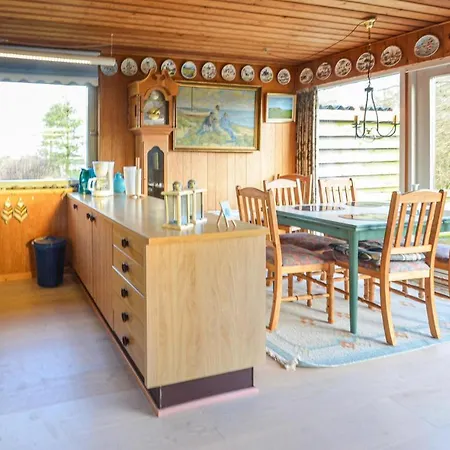 2 Bedroom Beautiful In Semesterbostad