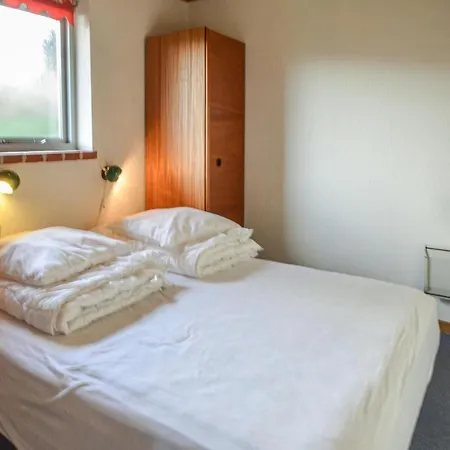 2 Bedroom Beautiful In Semesterbostad