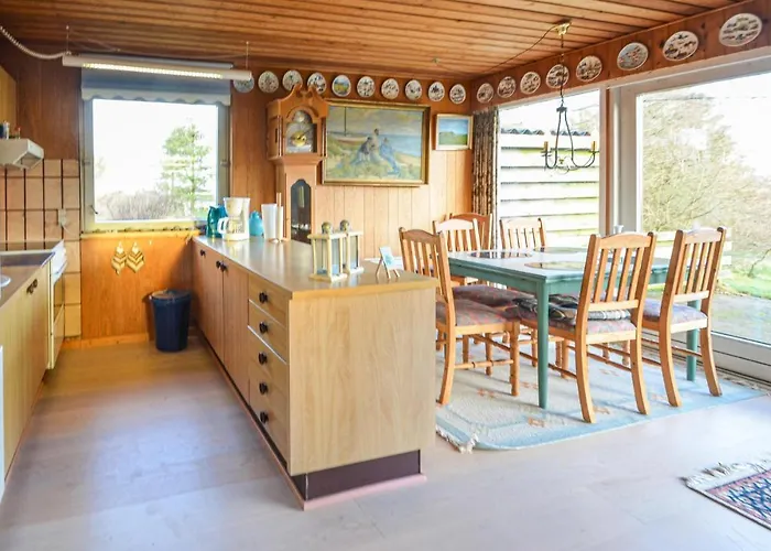 2 Bedroom Beautiful In Casa vacanze